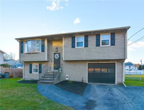 55 Royal Ave, Cranston, RI 02920