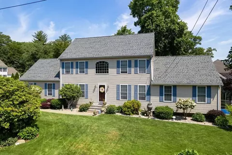 40 Emerald Ln, Attleboro, MA 02703