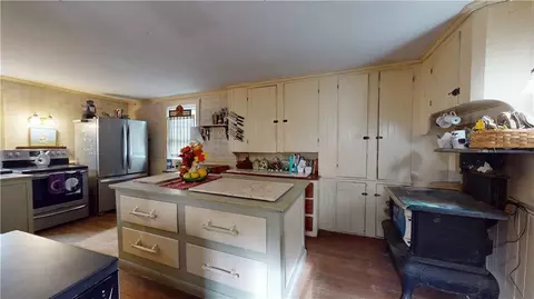 126 W School St, Woonsocket, RI 02895 photo 2