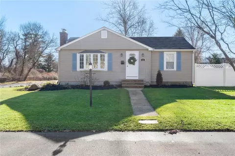 32 Lockhaven Rd, Warwick, RI 02889