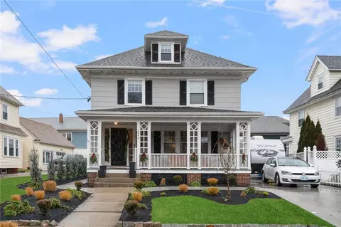 1090 Narragansett Blvd, Cranston, RI 02905