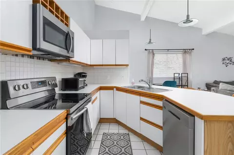 774 Williamsburg Cir, Warwick, RI 02886 photo 10