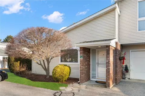 774 Williamsburg Cir, Warwick, RI 02886
