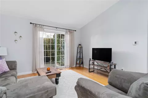 774 Williamsburg Cir, Warwick, RI 02886 photo 3