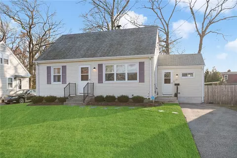 39 Lottie Dr, East Providence, RI 02915