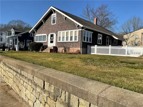 71 Shippee Ave, West Warwick, RI 02893