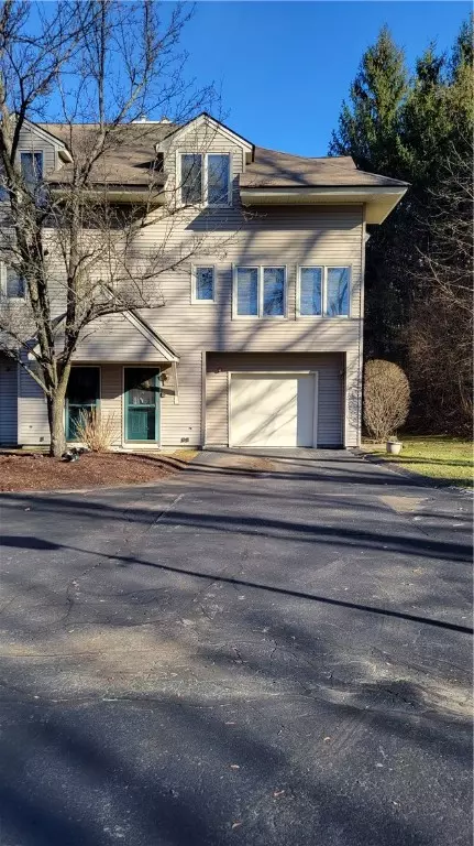 307 Holley Ln #307, Woonsocket, RI 02895