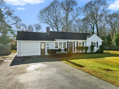 24 Western Ave, Barrington, RI 02806