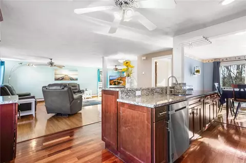 227 Bayberry Rd, Woonsocket, RI 02895 photo 8