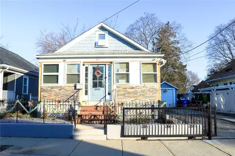 43 Arlington Ave, Cranston, RI 02920