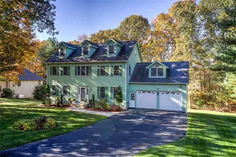 3 Foxwood Dr, Lincoln, RI 02865