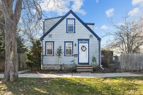 189 Wood St, Bristol, RI 02809