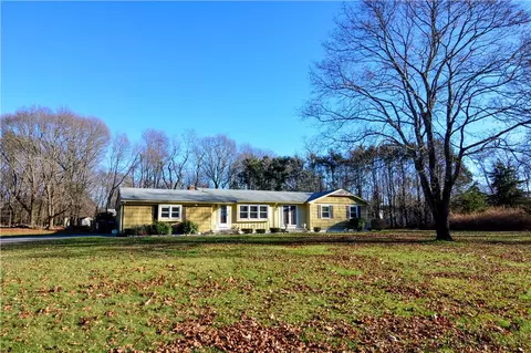 43 Northbriar Dr, North Kingstown, RI 02852