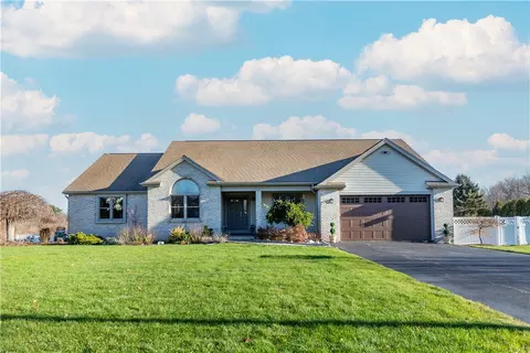 40 Soares Dr, Portsmouth, RI 02871