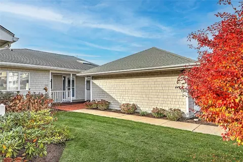 355 Spinnaker Ln #355, Bristol, RI 02809