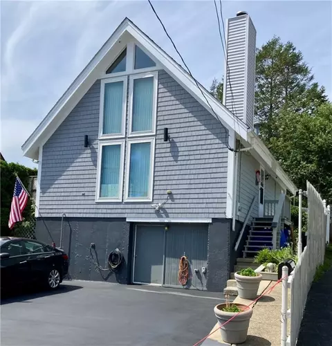 121 Oneida St, Pawtucket, RI 02860