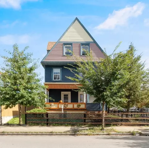 84 Hamilton St, Providence, RI 02907