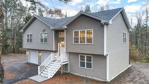 15 Plainfield Pike, Foster, RI 02825