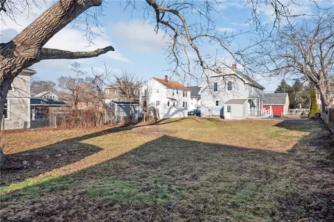 33 Gilbert St, Woonsocket, RI 02895 photo 21