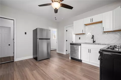 33 Gilbert St, Woonsocket, RI 02895 photo 4