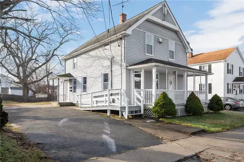 33 Gilbert St, Woonsocket, RI 02895 photo 2