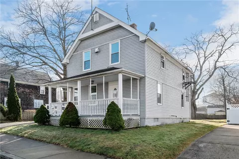 33 Gilbert St, Woonsocket, RI 02895 photo 3