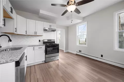 33 Gilbert St, Woonsocket, RI 02895 photo 6