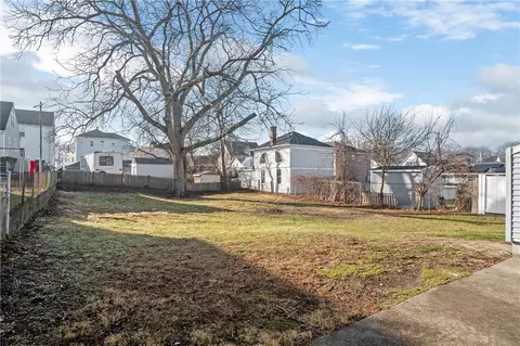 33 Gilbert St, Woonsocket, RI 02895 photo 22