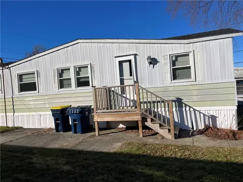 5 Fourth St, Portsmouth, RI 02871