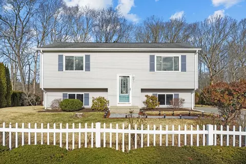 39 Saundra Dr, Westerly, RI 02891