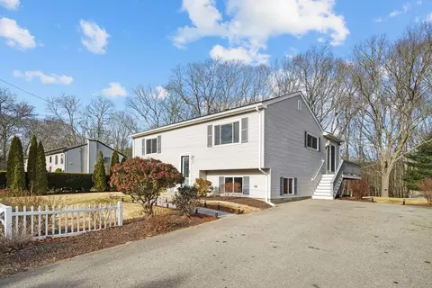 39 Saundra Dr, Westerly, RI 02891 photo 2