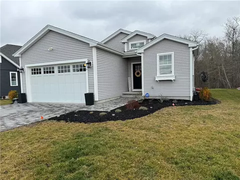 21 Yvonne Ln, Rehoboth, MA 02769