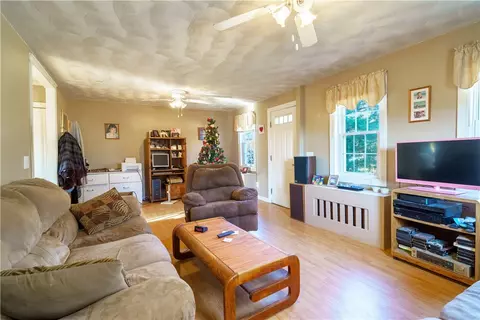 20 Reed St, Warwick, RI 02886 photo 5