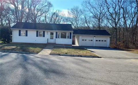 142 Harley St, Coventry, RI 02816