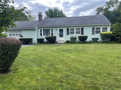 12 Sherwood Ln, Barrington, RI 02806