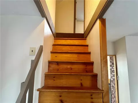 Entry Way - 530 River St, Woonsocket, RI 02895 photo 2 of 3