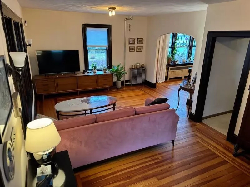 221 Wayland Ave, Cranston, RI 02920 20 Photos Movoto