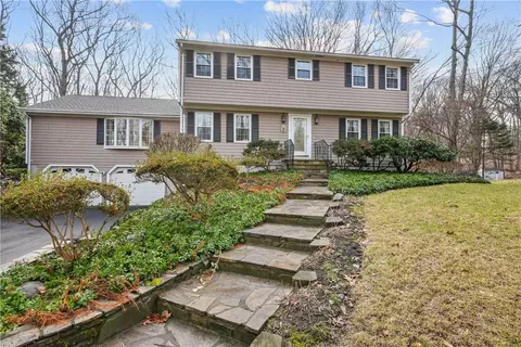221 Beacon Dr, North Kingstown, RI 02852