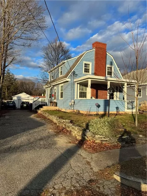 12 Coomer Ave, Warren, RI 02885