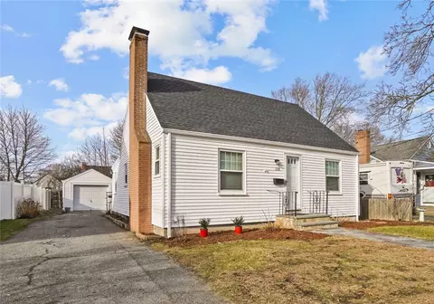 128 Daggett Ave, Pawtucket, RI 02861