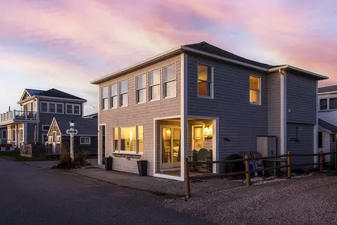 35 Shore Rd, Narragansett, RI 02882
