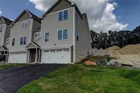 1104 Hunting Hill Dr, Cumberland, RI 02864