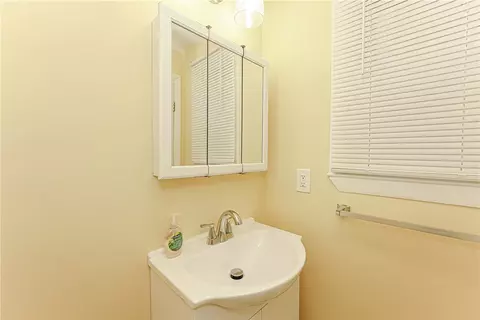 31 Wilson Ave, Woonsocket, RI 02895 photo 5