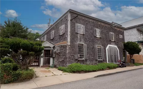 32 Green St, Newport, RI 02840