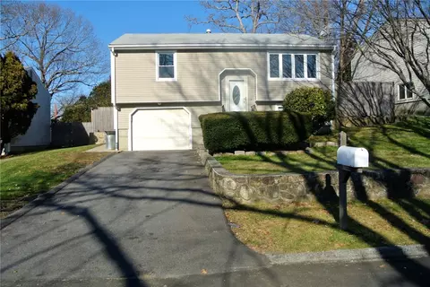 27 Highland Ave, Johnston, RI 02919