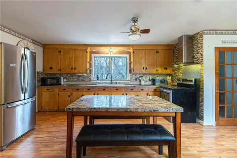 40 Dyer St, Warren, RI 02885 photo 4
