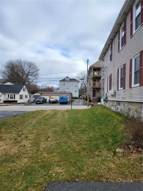 128 Winthrop St, Woonsocket, RI 02895 photo 32
