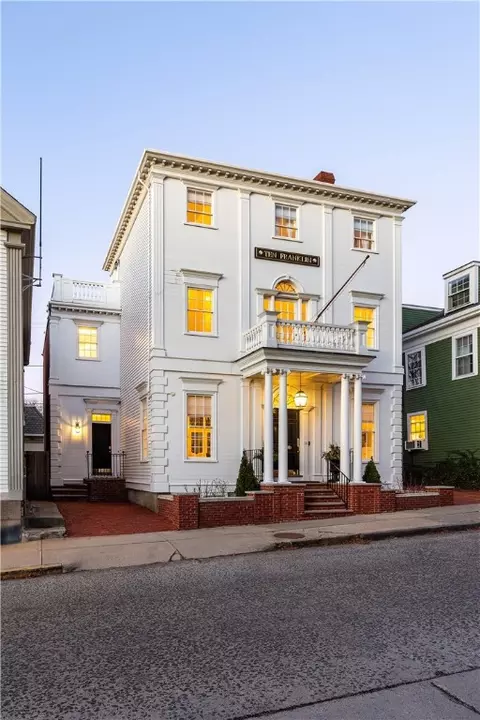 10 Franklin St, Newport, RI 02840