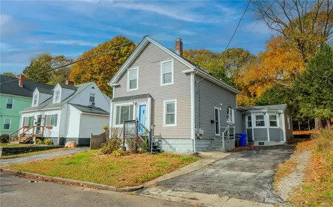 15 Martha St, Pawtucket, RI 02860