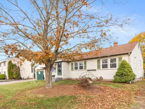 12 Vanstone Ave, Warwick, RI 02889